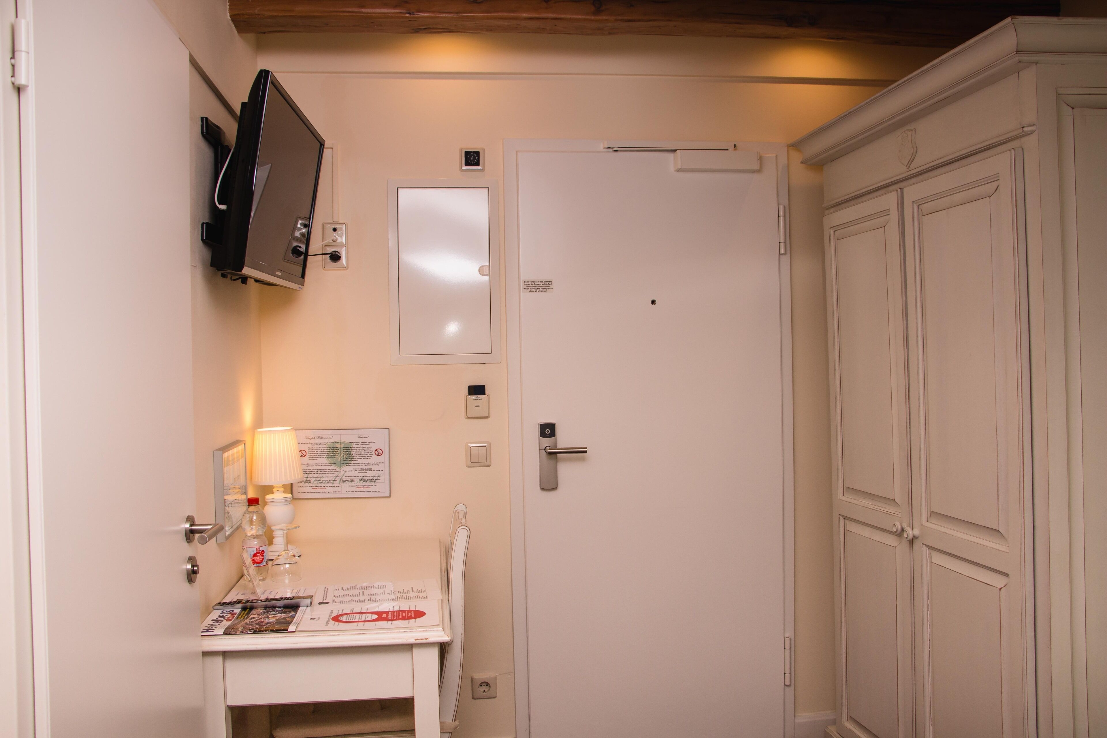 classic single room, 1 single bed | 1 bedroom, hypo-allergenic bedding, memory-foam beds, in-room safe