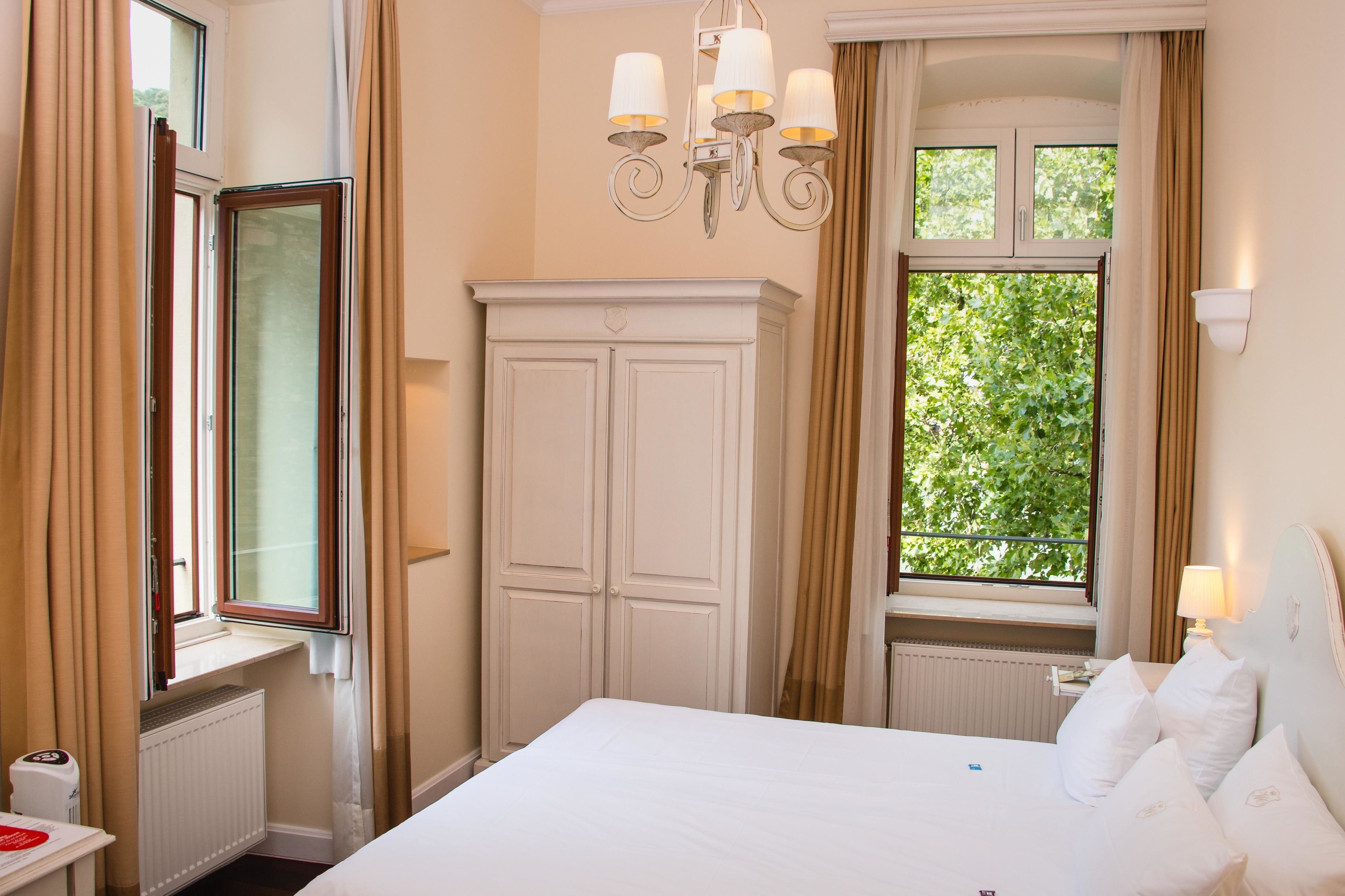 1 bedroom, hypo-allergenic bedding, memory-foam beds, in-room safe