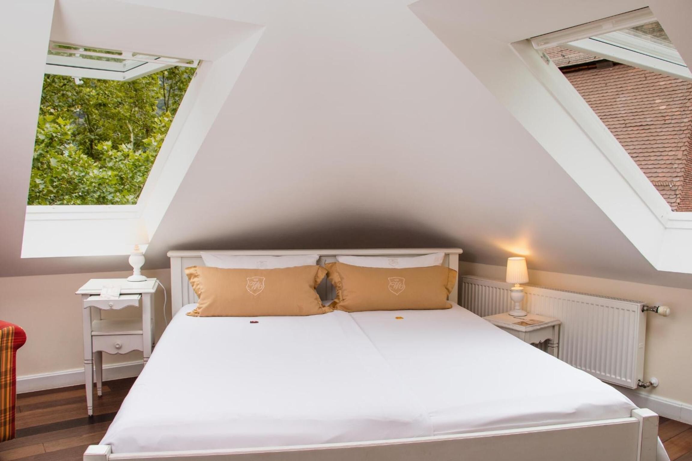 1 bedroom, hypo-allergenic bedding, memory-foam beds, in-room safe