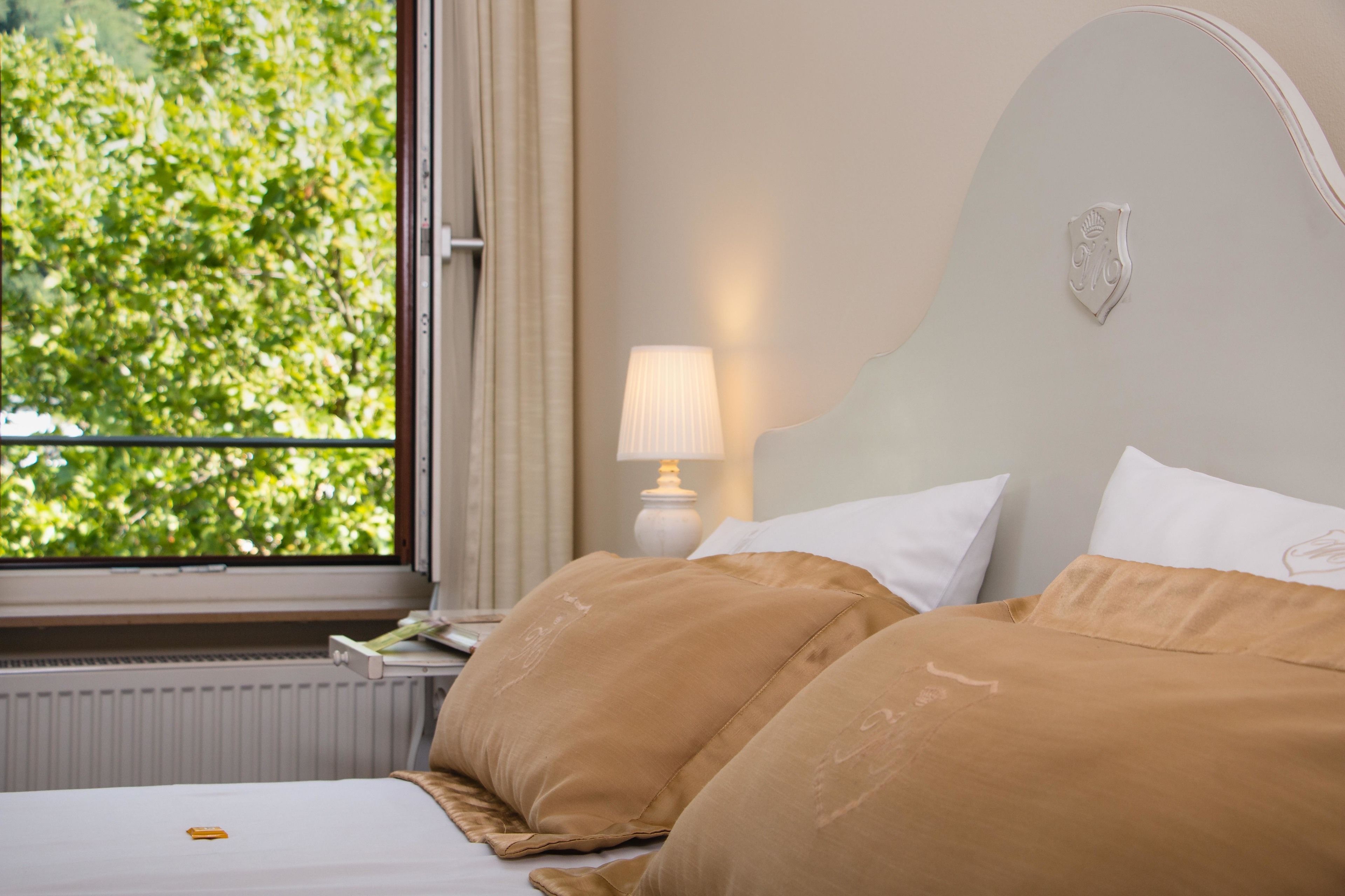 Hypo-allergenic bedding, memory foam beds, in-room safe, desk