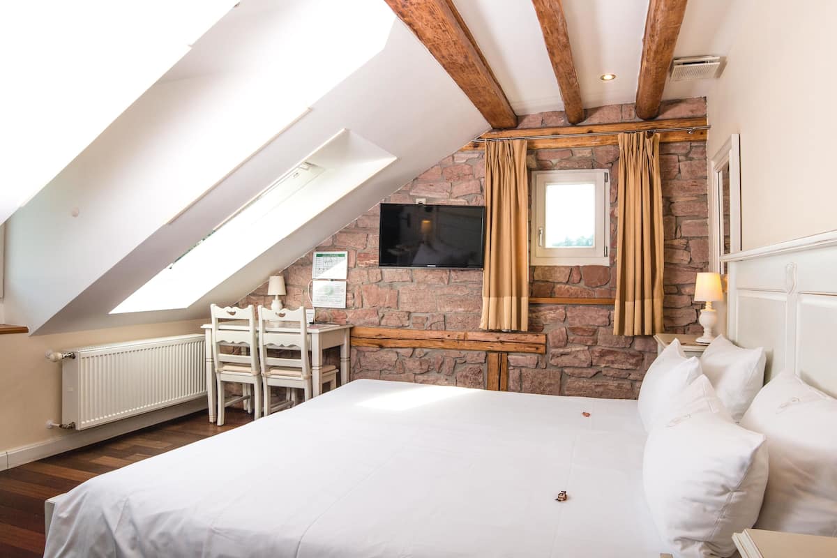 superior double room, 1 double bed | 1 bedroom, hypo-allergenic bedding, memory-foam beds, in-room safe