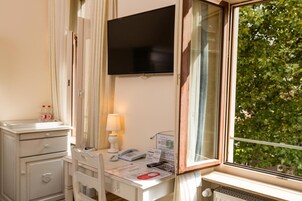 Hypo-allergenic bedding, memory-foam beds, in-room safe, desk