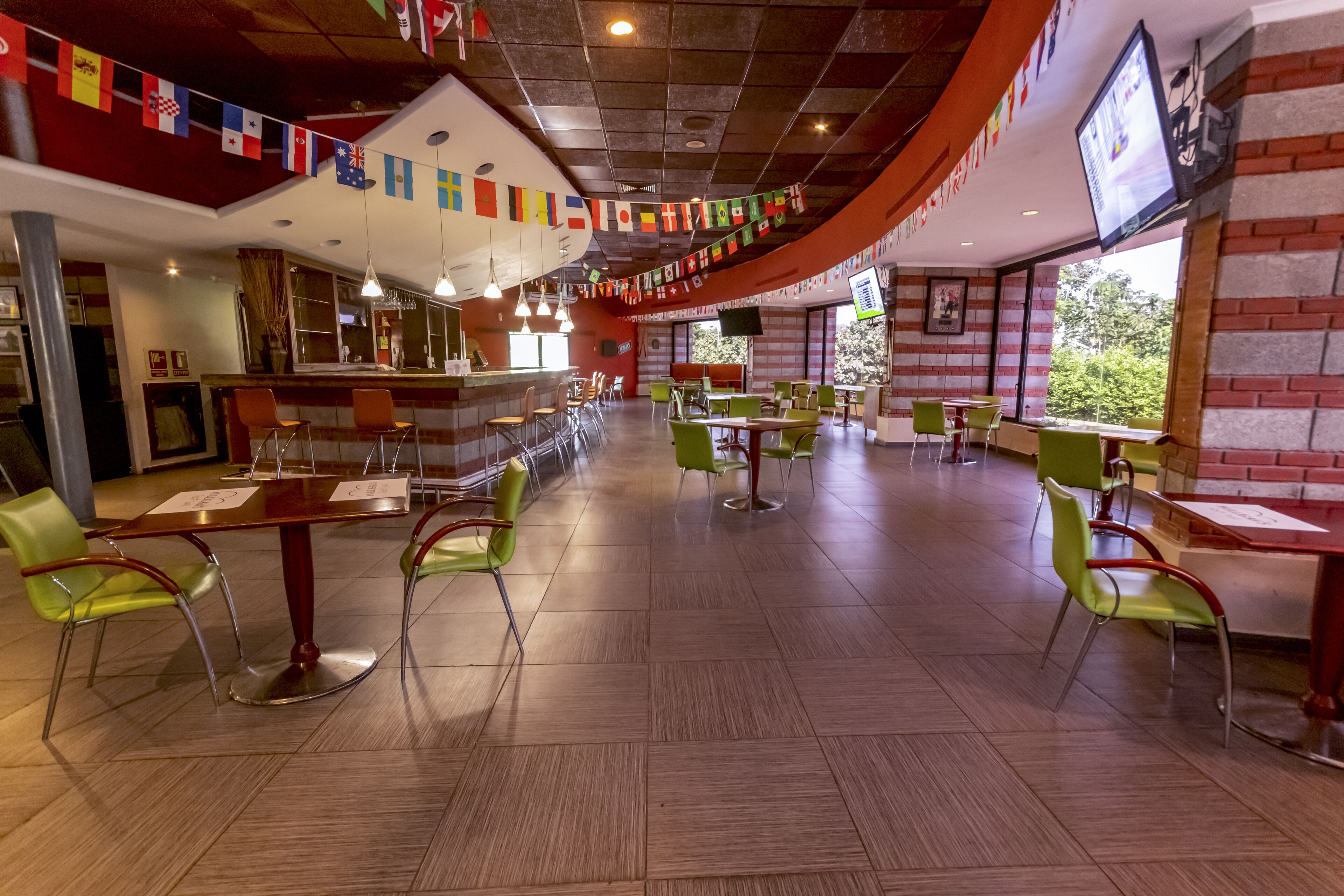 2 bars/lounges, poolside bar