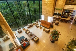 Lobby sitting area - Summit Rainforest & Golf Resort (Panama City)