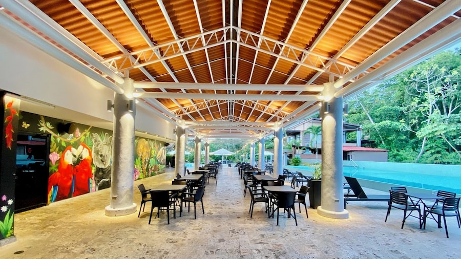 Summit Rainforest & Golf Resort