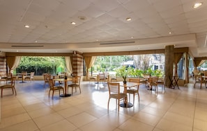 3 Restaurants, Frühstück, Mittagessen, Abendessen, internationale Küche