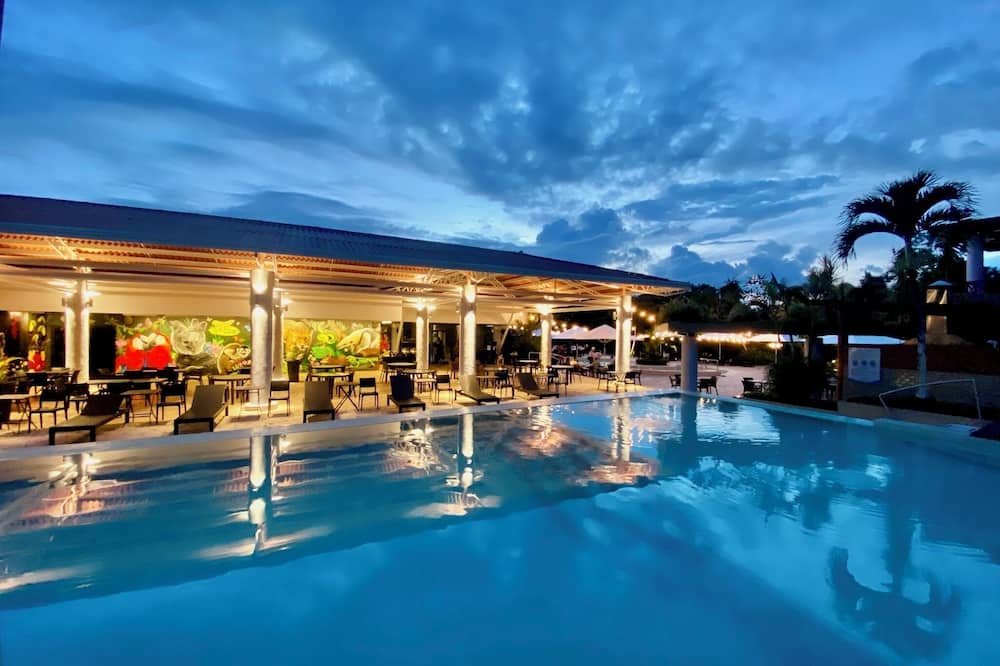 Summit Rainforest & Golf Resort