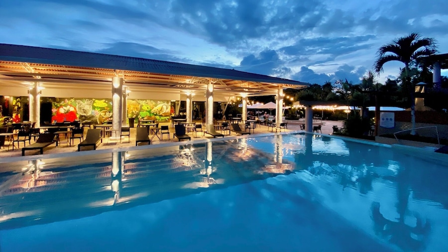 Summit Rainforest & Golf Resort