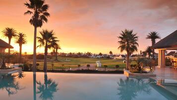 Indoor pool, 2 outdoor pools
