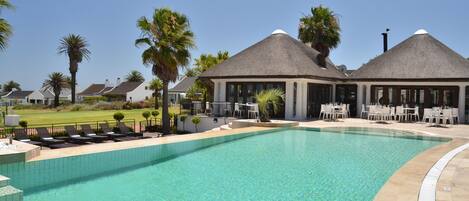 Indoor pool, 2 outdoor pools