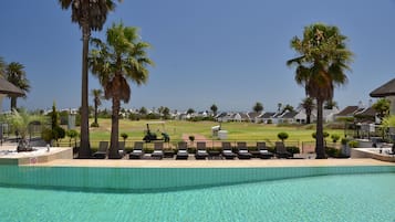 Indoor pool, 2 outdoor pools