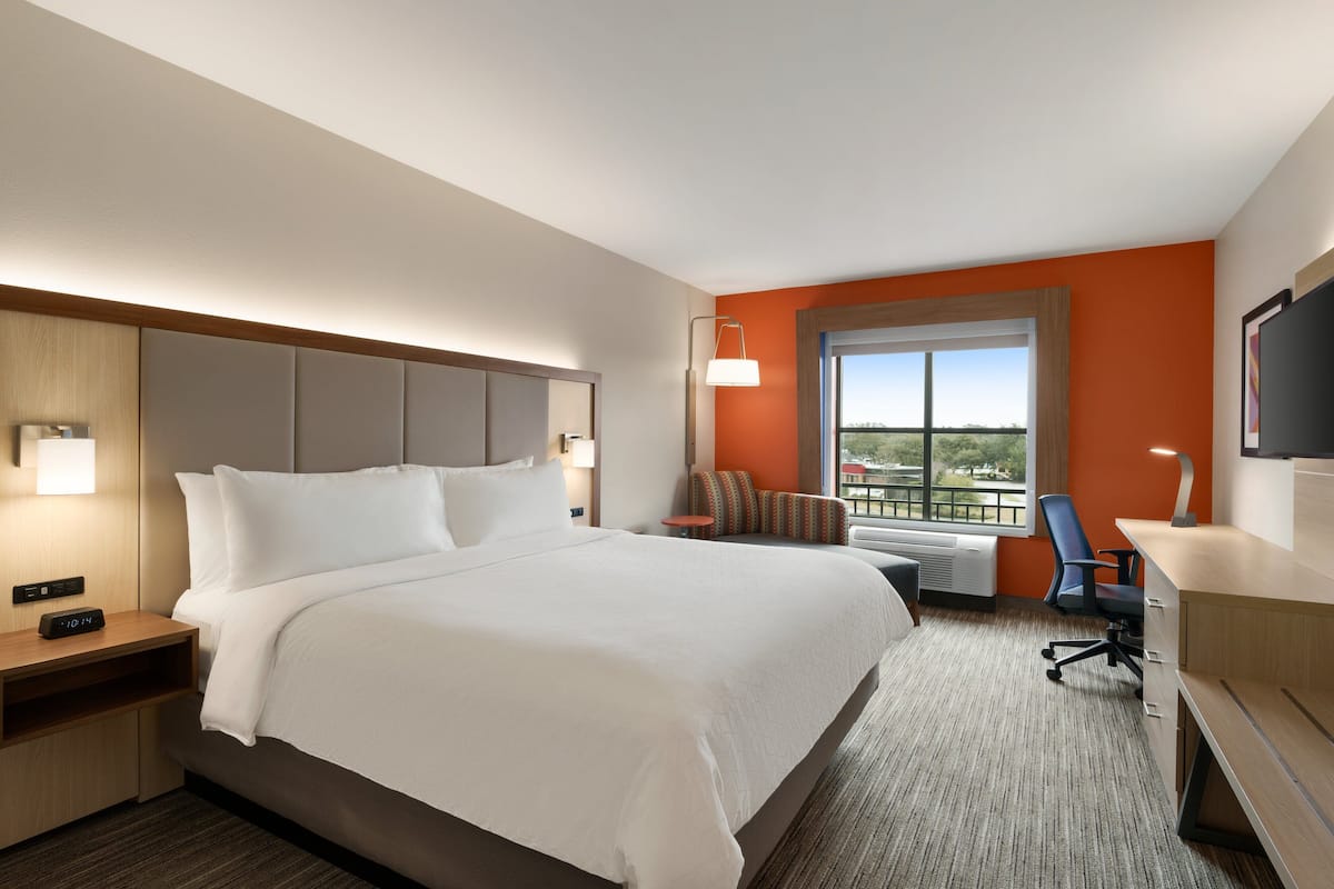 1 bedroom, premium bedding, in-room safe, desk