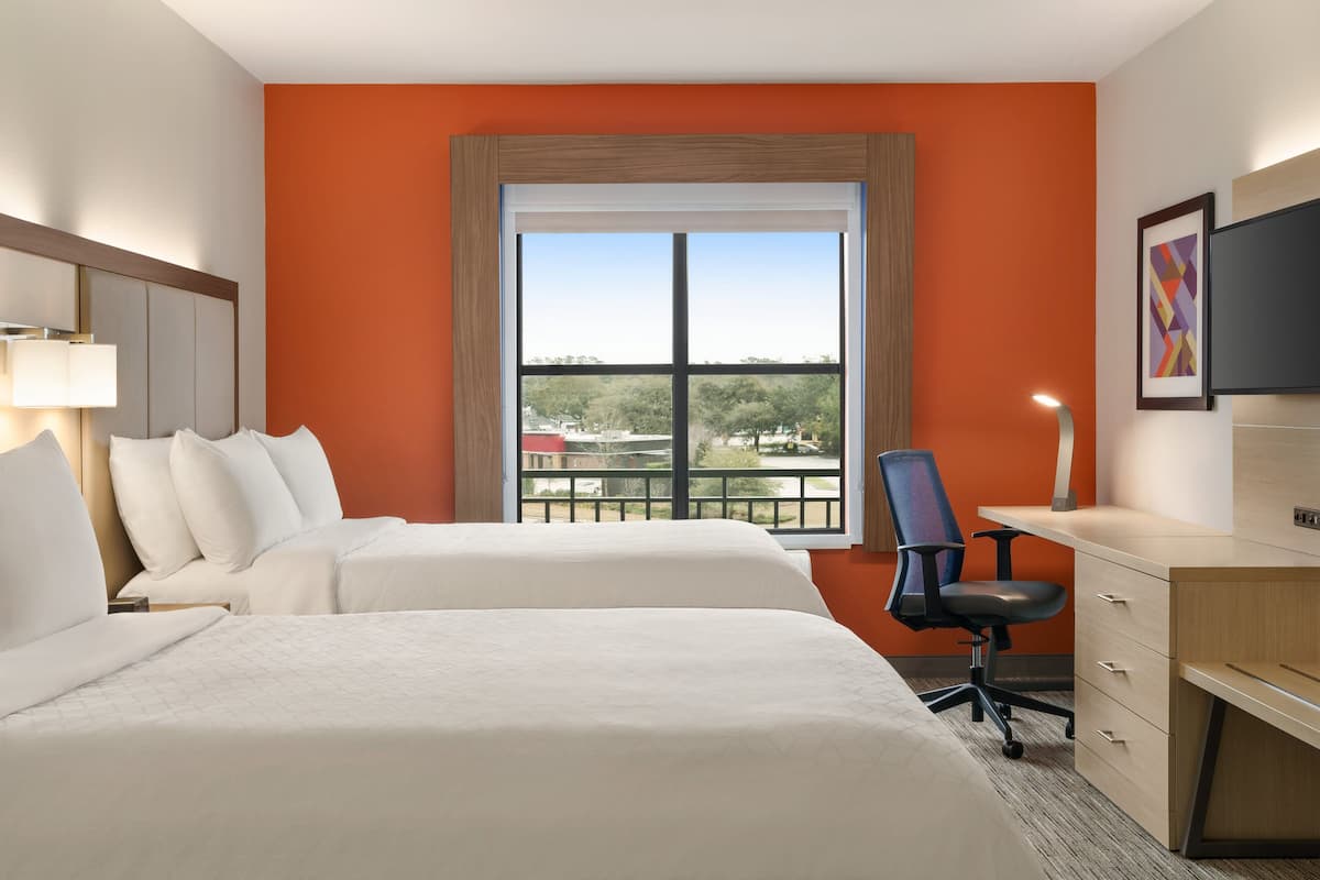1 bedroom, premium bedding, in-room safe, desk