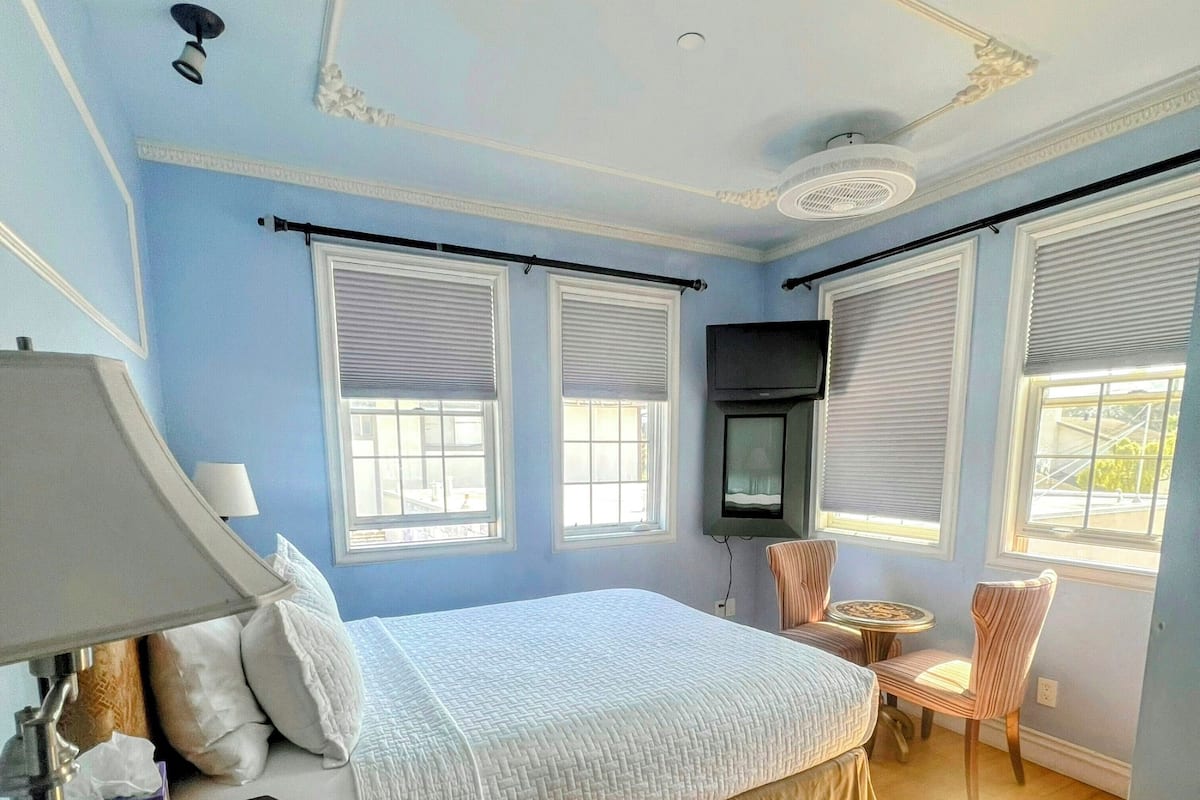 Rum - 1 queensize-sÀng (Second Floor) | 1 sovrum, sÀngtillbehör av högsta kvalitet och memory foam-madrasser
