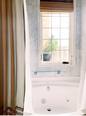 ROOM 306 - Princess Suite (Third Floor) | Bathroom