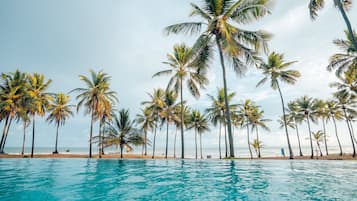 Vista para praia/oceano