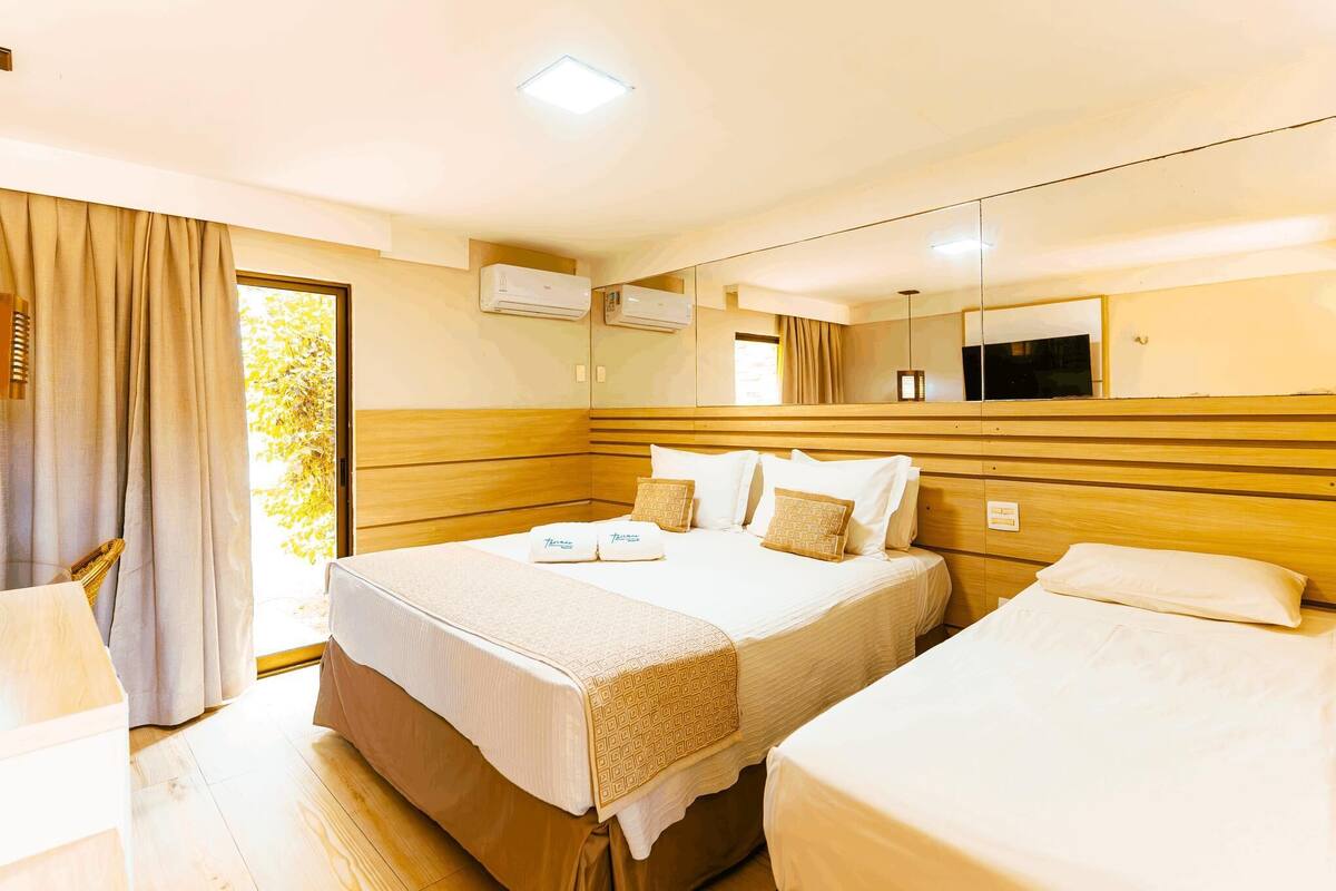 Minibar, coffres-forts dans les chambres, bureau