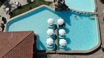 12 piscinas externas