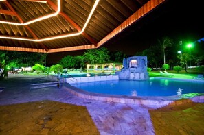 12 piscinas al aire libre