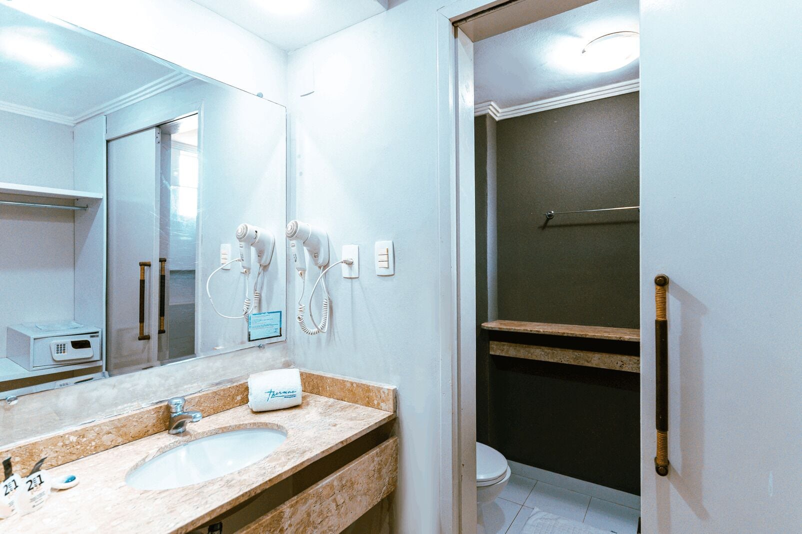 standard room | 1 bedroom, minibar, in-room safe, desk