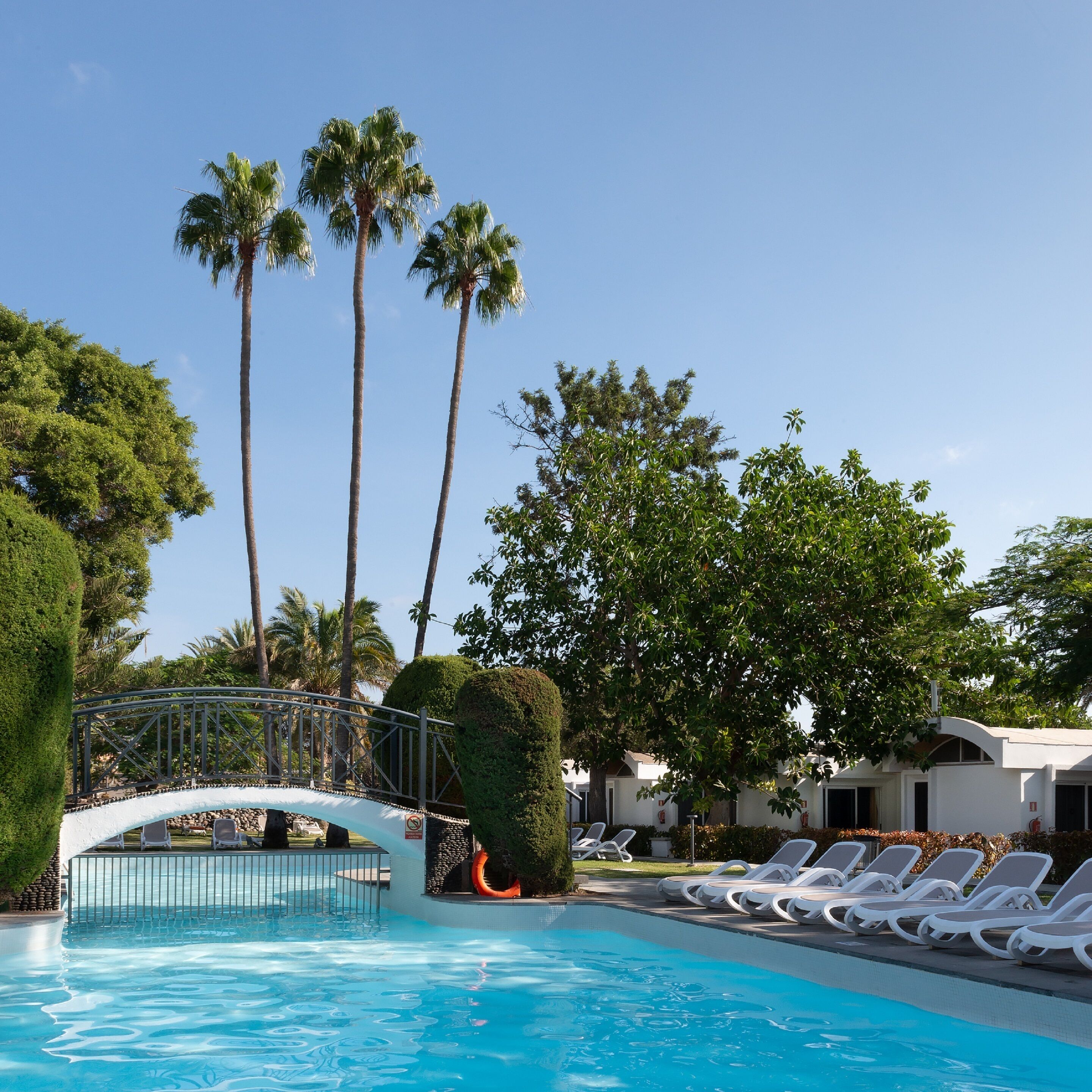 Outdoor pool, open 9:00 AM to 5:00 PM, sun loungers, lifeguards on site