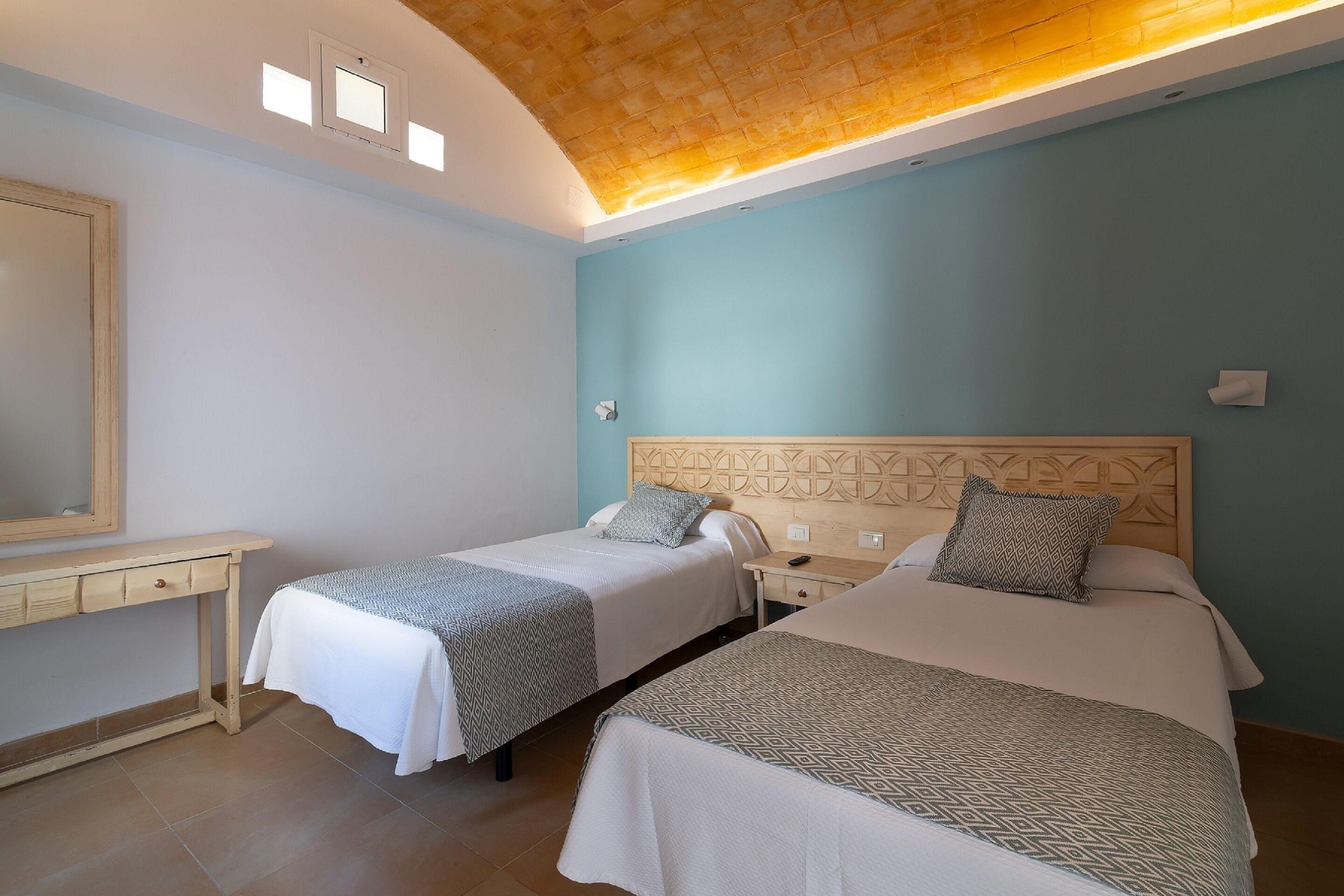 Cunas gratuitas, wifi gratis y ropa de cama 