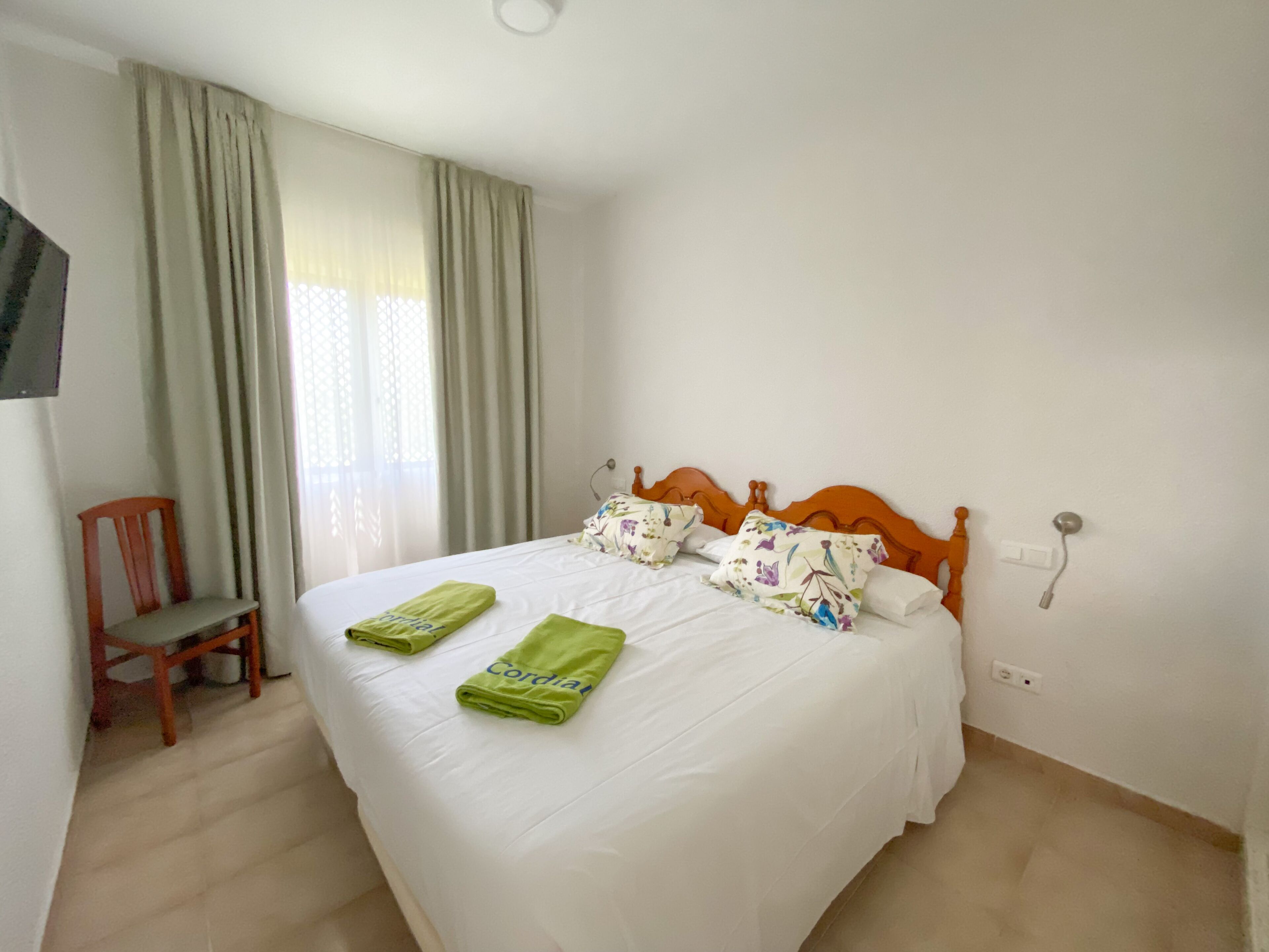Cunas gratuitas, wifi gratis y ropa de cama 