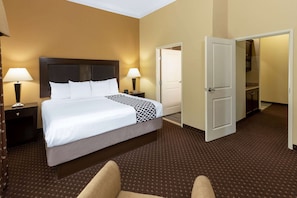 Premium bedding, pillow-top beds, desk, laptop workspace - La Quinta Inn & Suites by Wyndham Houston New Caney (New Caney)