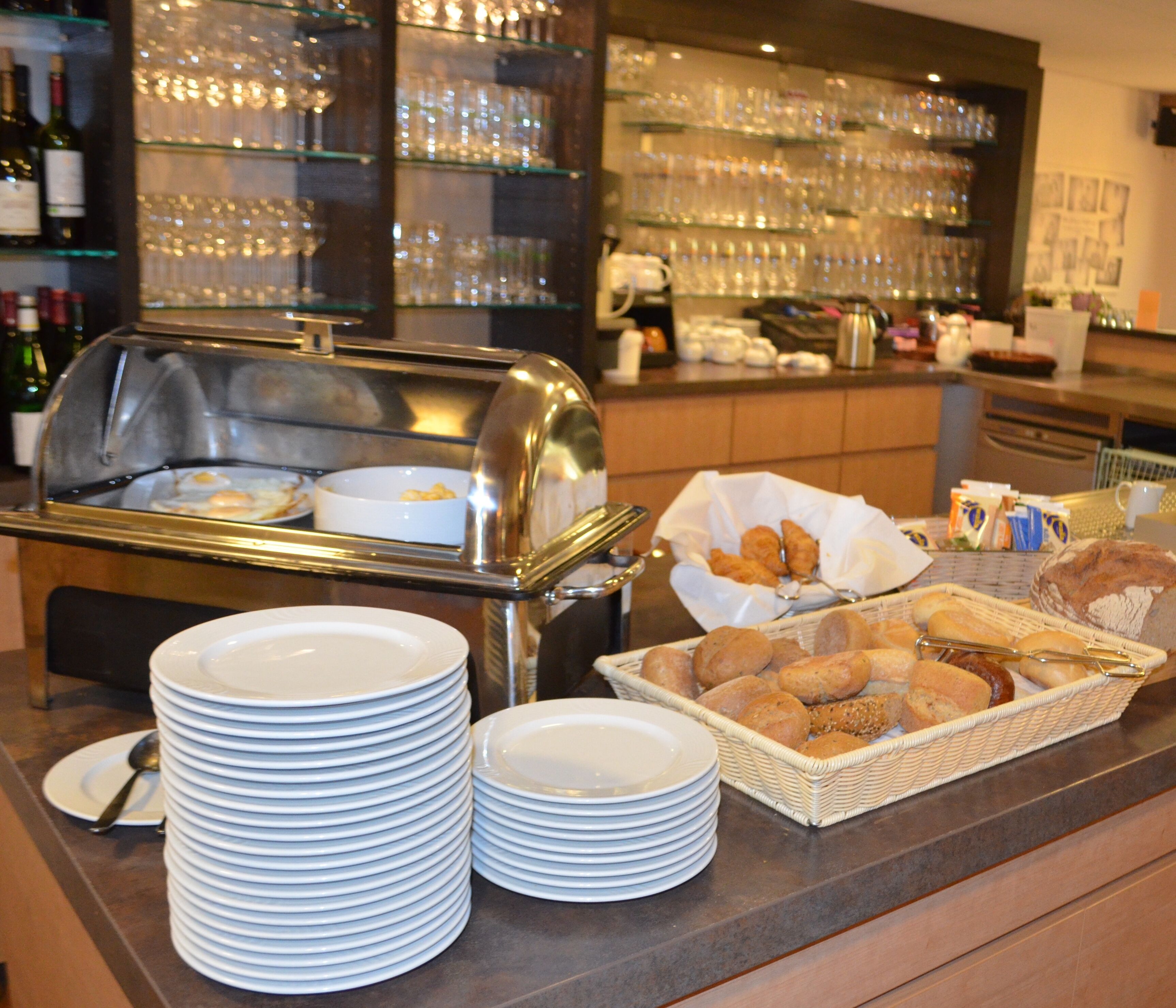 free daily breakfast