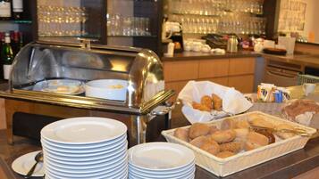 ランチ、ディナーに営業 (郷土料理、屋外席)