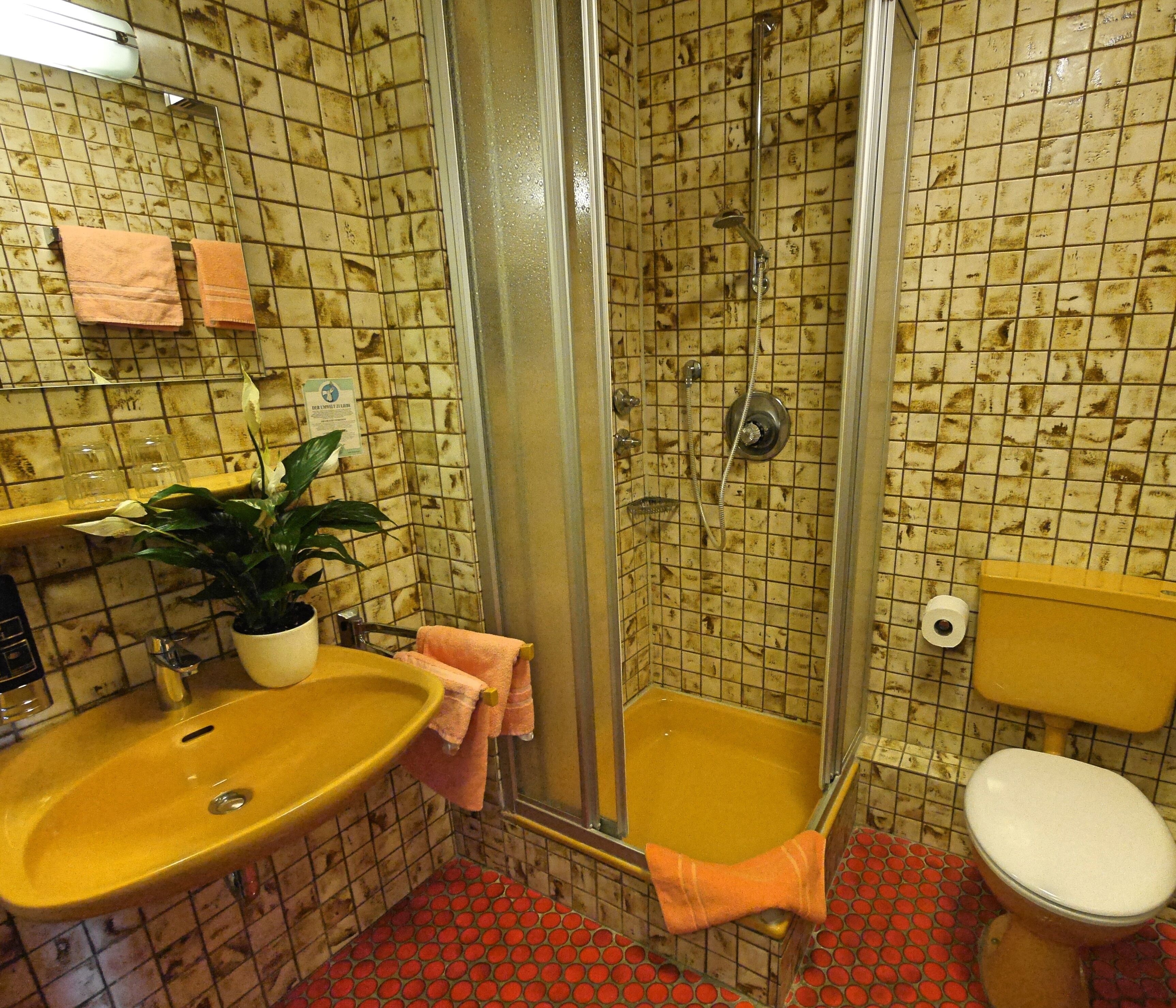 comfort double room, non smoking | bathroom | shower, free toiletries, hair dryer, towels