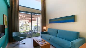 Télévision à écran plat, table de tennis de table, livres