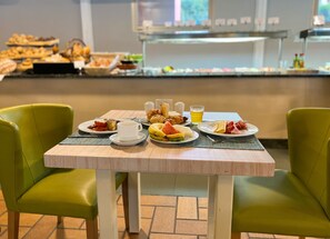 Desayuno buffet todos los días (con cargo)