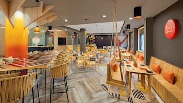 S'hi serveixen esmorzars, dinars i sopars