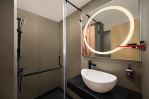 Regadera, regadera tipo lluvia, amenidades de baño gratuitas, pantuflas 