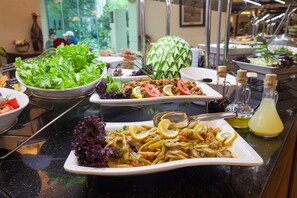 Free daily buffet breakfast