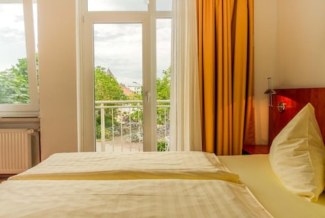 1 bedroom, desk, iron/ironing board, free WiFi