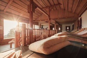 Salas de tratamientos para parejas, sauna, bañera de hidromasaje 