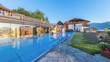 2 indendørs pools, 5 udendørs pools, liggestole