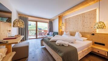 Superior Double Room | Minibar, in-room safe, desk, blackout curtains