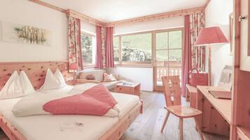 Superior Double Room | Minibar, in-room safe, desk, blackout drapes