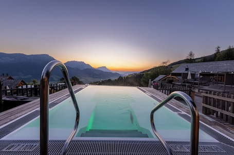 2 piscinas techadas, 5 piscinas al aire libre