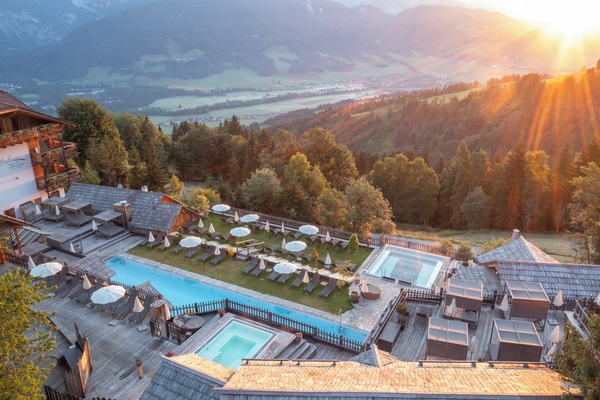 Couples treatment rooms, sauna, hot tub, steam room, body treatments