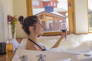 Suite Standard, 1 très grand lit, vue jardin (Studio King - Jacuzzi and Fireplace)