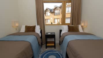 Chambre Deluxe, plusieurs lits, vue jardin (Mountain Residence 3 Bedrooms 2 Baths) | Literie de qualité supérieure, surmatelas, minibar