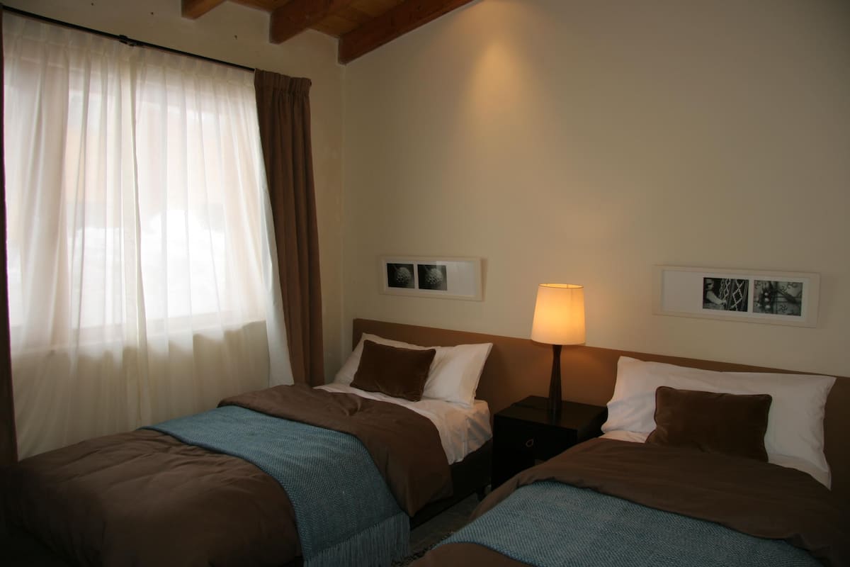1 Schlafzimmer, hochwertige Bettwaren, Pillowtop-Betten, Minibar