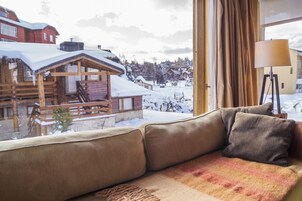 Deluxe Room, Multiple Beds, Mountain View (Deluxe Suite 2 Bed 2 Bath) | Living room | Smart TV, fireplace, DVD player, heated floors