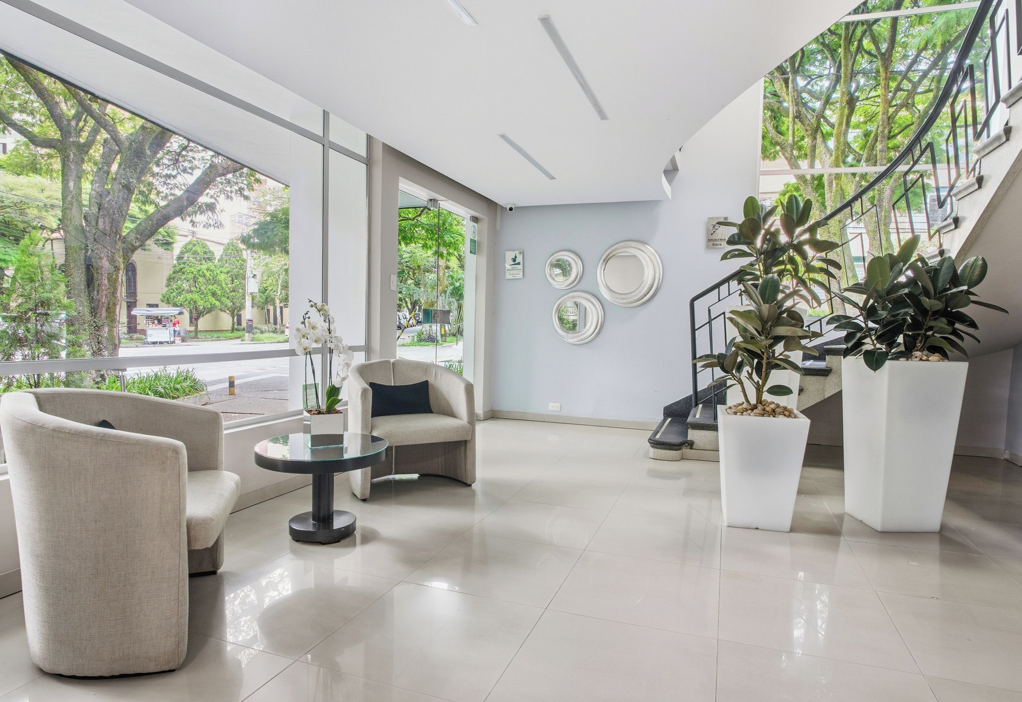 Coin salon dans le hall