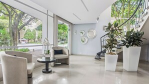 Lobby sitting area - Hotel Asturias Medellin (Medellín)