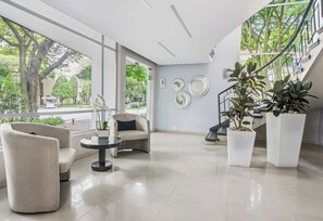Lobby sitting area - Hotel Asturias Medellin (Medellín)